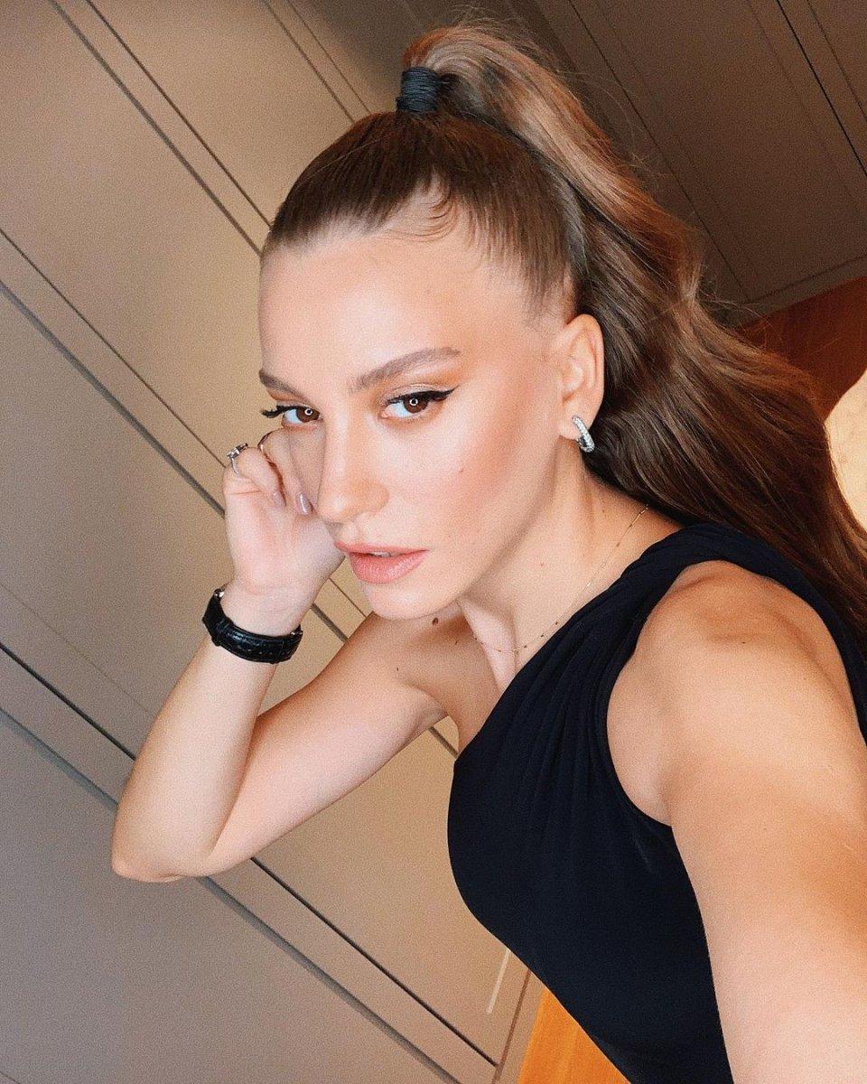 Serenay Sarıkaya makyajsız pozlarını paylaştı