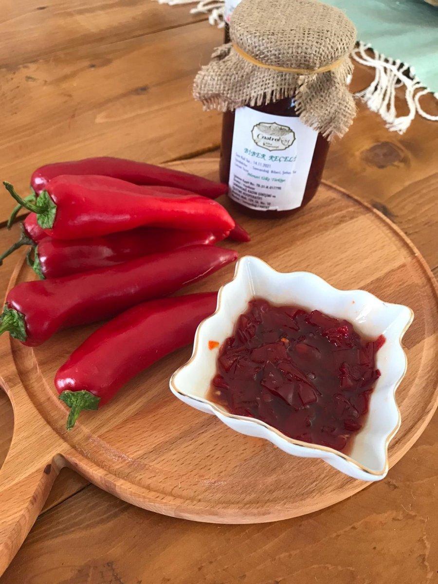 Hatay'da kadınlar acı biberden reçel üretiyor