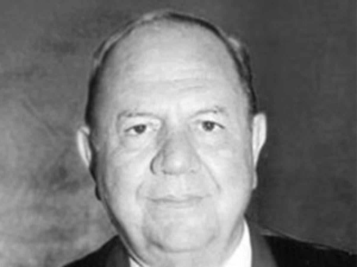 Asım Cenani kimdir?