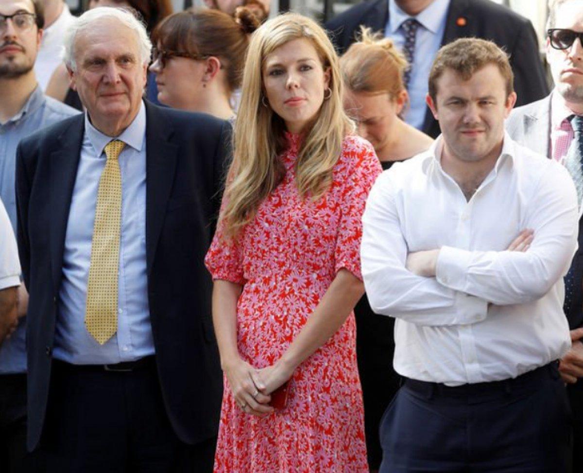 İngiliz basını: Boris Johnson, gizli kararları WhatsApp üzerinden alıyor