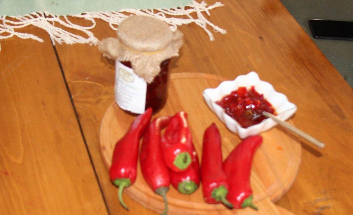 Hatay'da kadınlar acı biberden reçel üretiyor