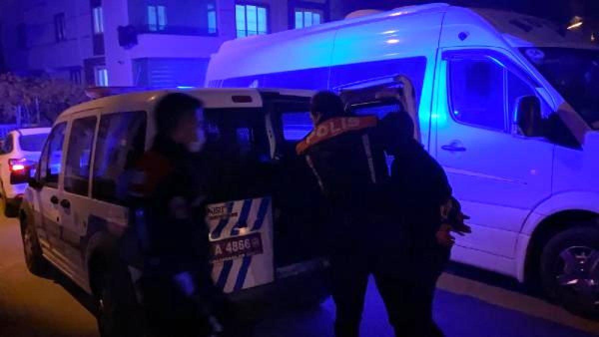 Çorum'da kısıtlamayı ihlal eden 2 kişi, tabanca ve bıçakla yakalandı