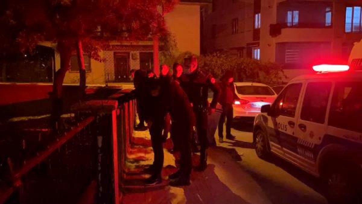 Çorum'da kısıtlamayı ihlal eden 2 kişi, tabanca ve bıçakla yakalandı