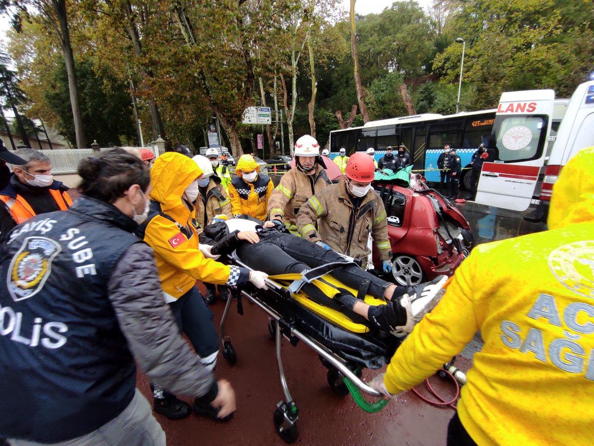 Beşiktaş'ta otomobil ile otobüs çarpıştı