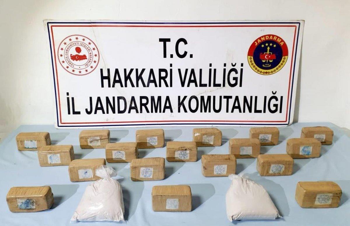 Hakkari'de terör örgütü PKK'ya ağır darbe