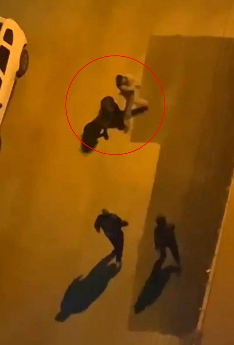 Antalya'da yol ortasında 2 kadını tokatladı