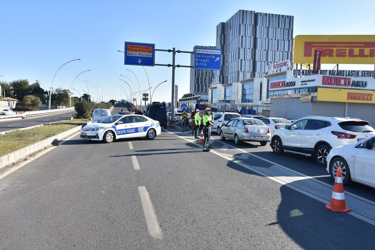 Diyarbakır'da motosiklet kamyona çarptı: 2 ölü