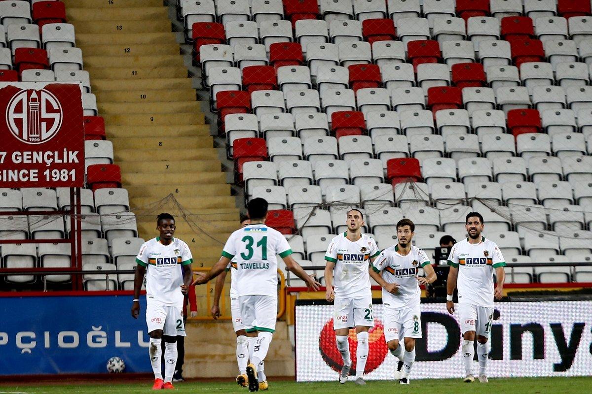 Antalya derbisinin kazananı Alanyaspor oldu