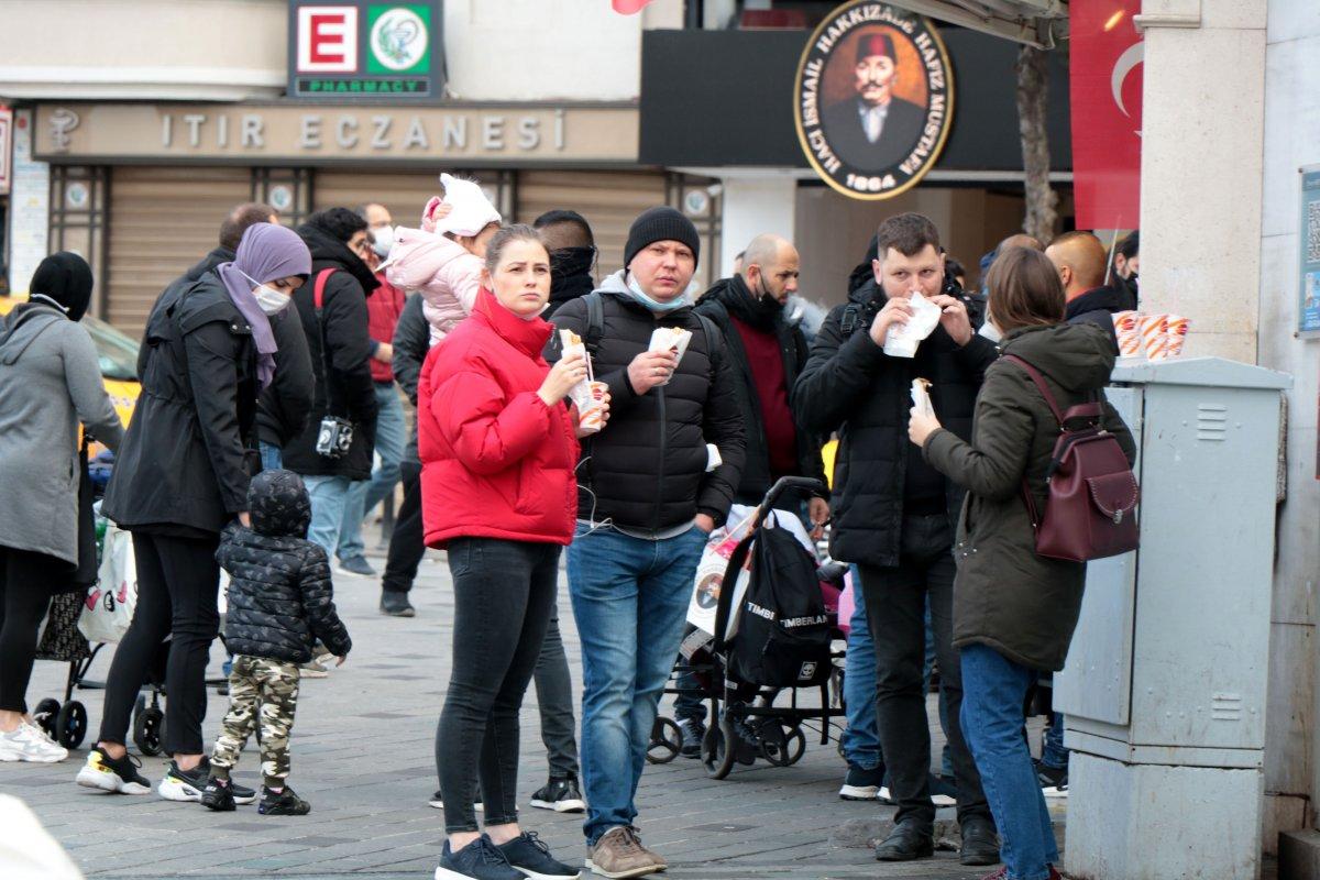 İstiklal Caddesi'nde yine yoğunluk oluştu