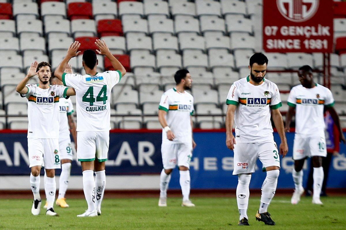 Antalya derbisinin kazananı Alanyaspor oldu