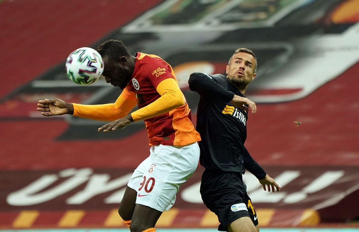 Galatasaray 10 kişi kalan Kayserispor ile berabere kaldı