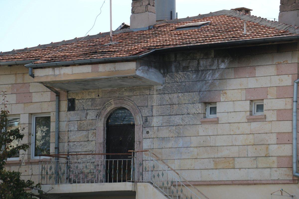 Eşinin evine bomba koydu