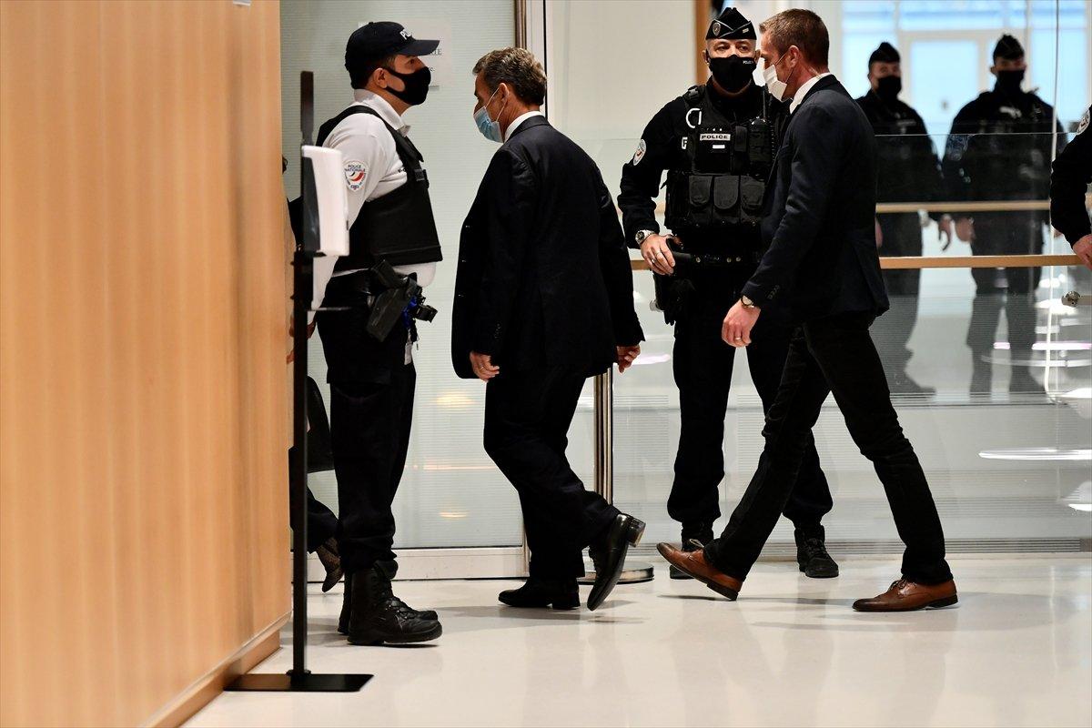 Nicolas Sarkozy, hakim karşısına çıktı