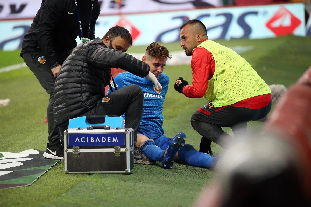 Sakatlanan Lung gözyaşlarına hakim olamadı