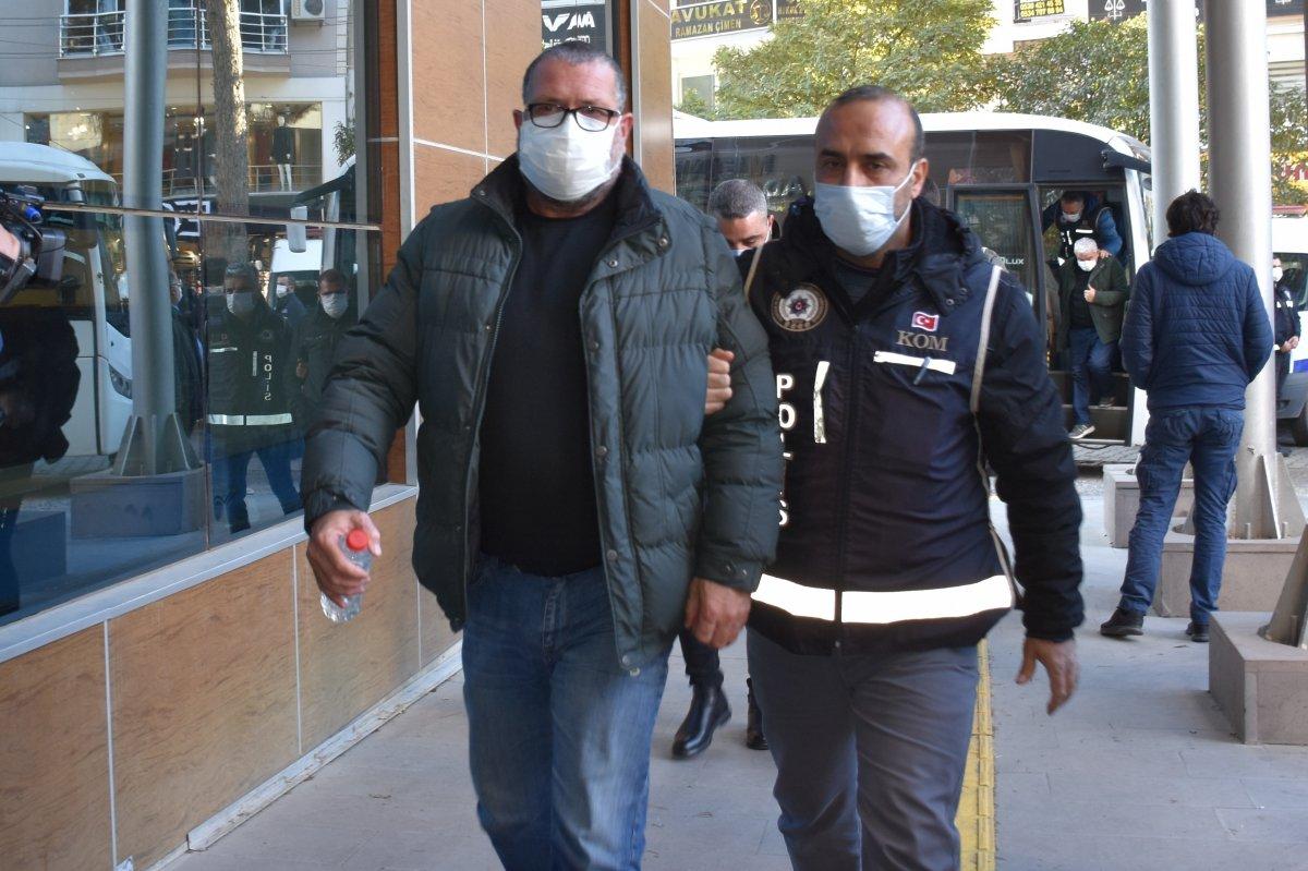 Menemen Belediye Başkanı'yla birlikte gözaltına alınan 23 şüpheli adliyede