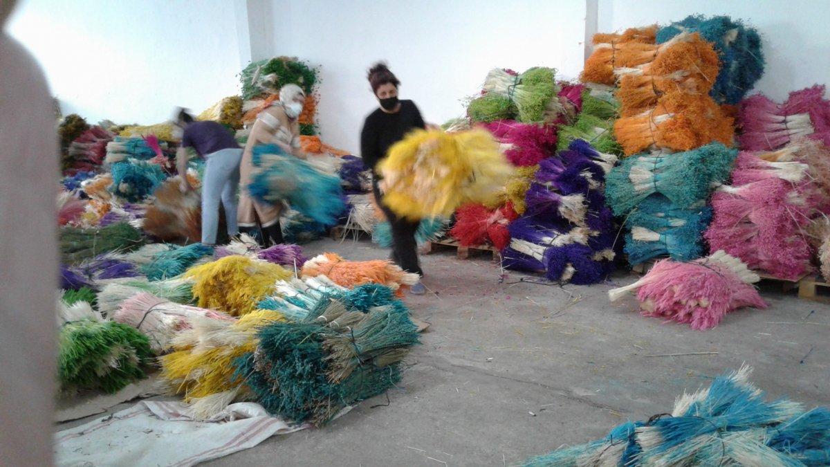 Toroslardan toplanan kurutulmuş çiçekler ihraç ediliyor