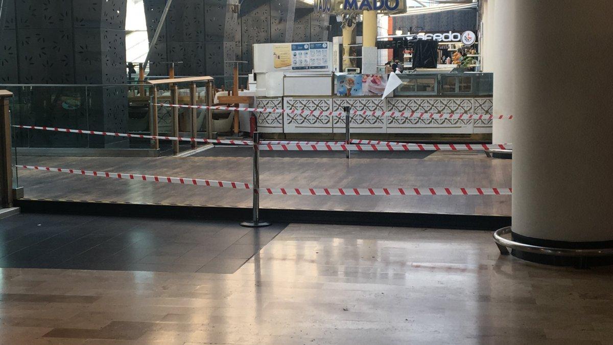 AVM'de yerde yemek yiyenler için tedbir alındı