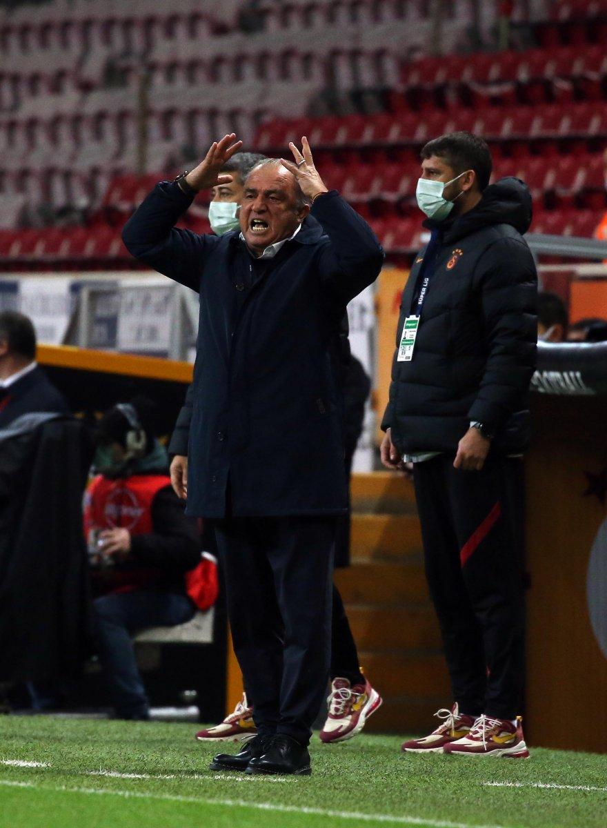 Fatih Terim: Bu maç 5 dakika mı uzar