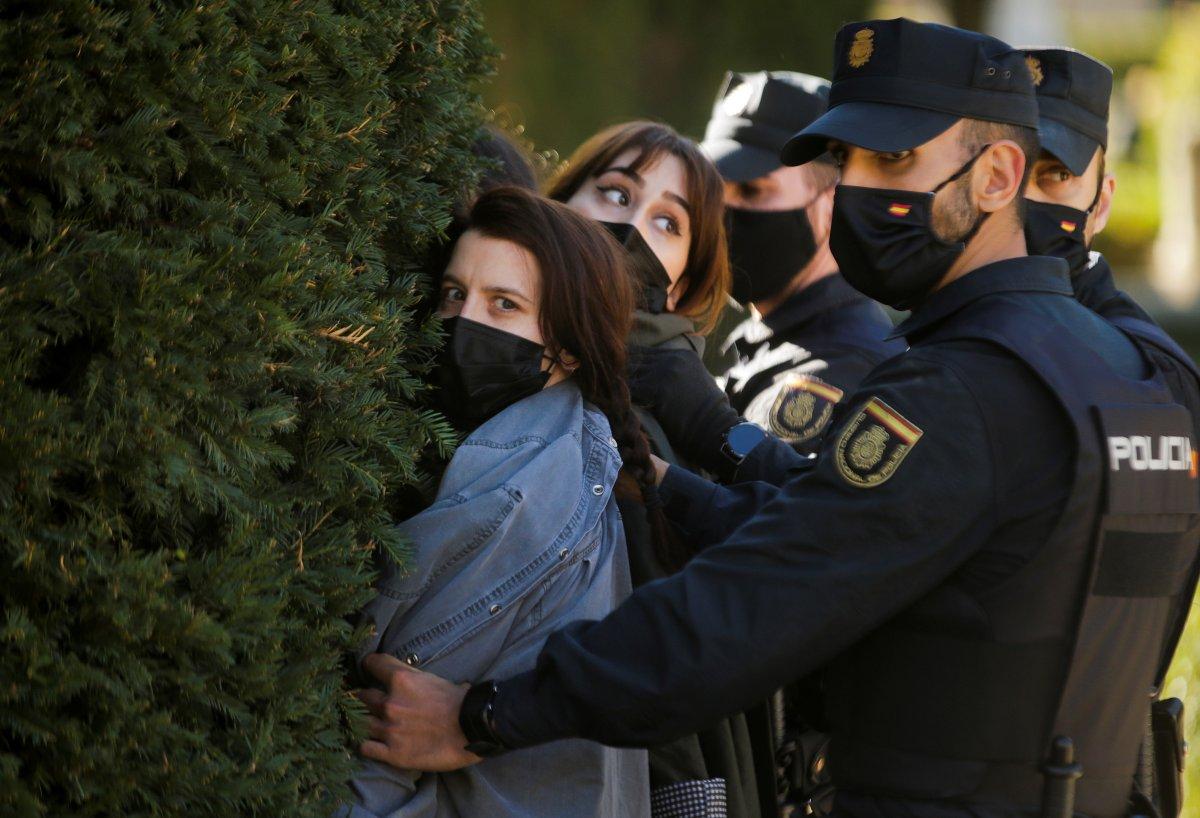 İspanya'da diktatör Franco Nazi selamıyla anıldı