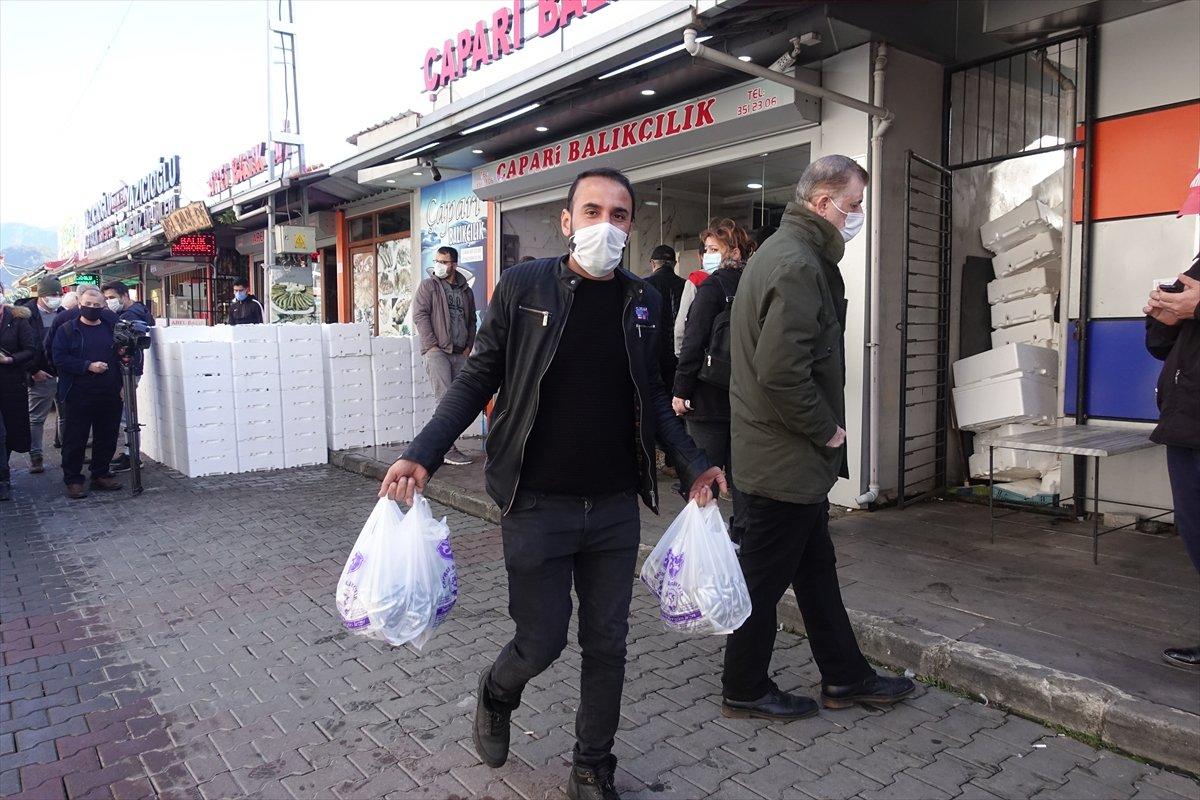 Artvin'de hamsinin kilosu 3 liraya satıldı