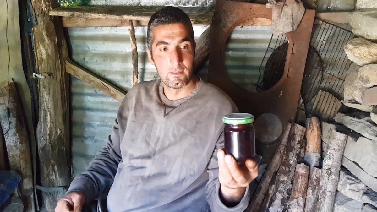 Bursa'da 7 yıldır dağda yaşayan adam, olanı biteni gelenlerden öğreniyor