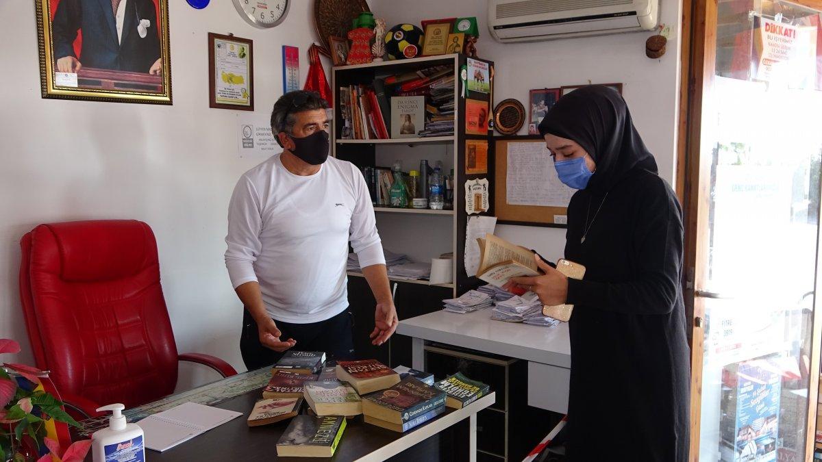 Antalya’da 3 dil bilen muhtar 40 milletten 15 bin yabancıya hizmet ediyor