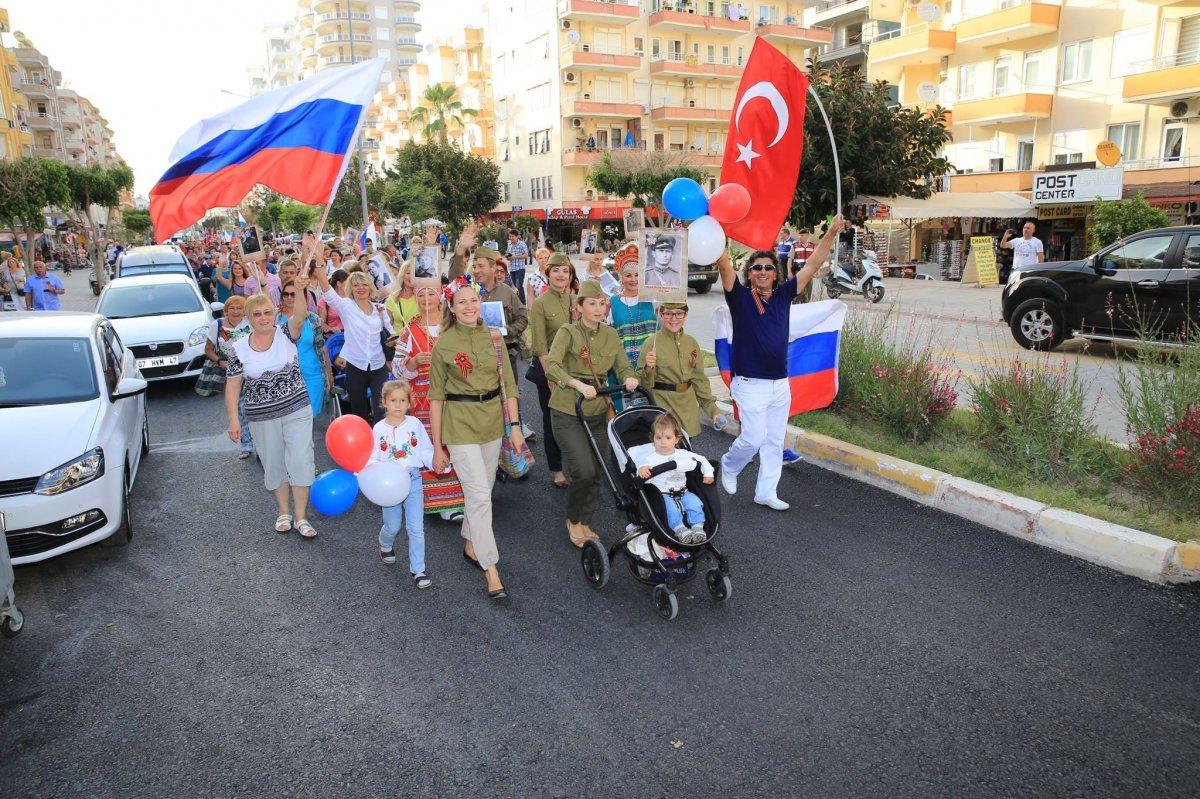 Antalya’da 3 dil bilen muhtar 40 milletten 15 bin yabancıya hizmet ediyor