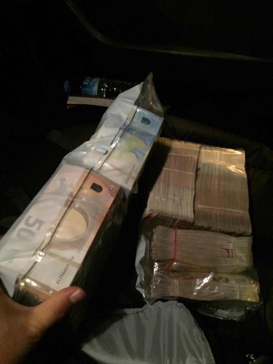 300 bin Euro'yu sahibine ulaştıran taksi şoförüne çeyrek altın