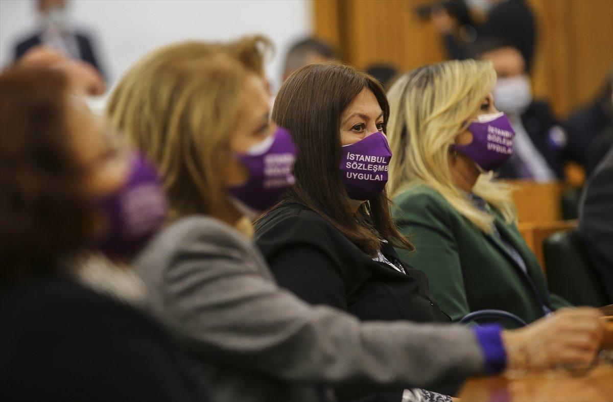Meral Akşener ve Pervin Buldan, grup toplantılarına aynı maskeyle geldi