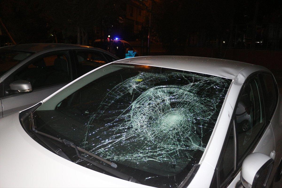 Adana'da tamirci, 1. kattan otomobilin üzerine düştü