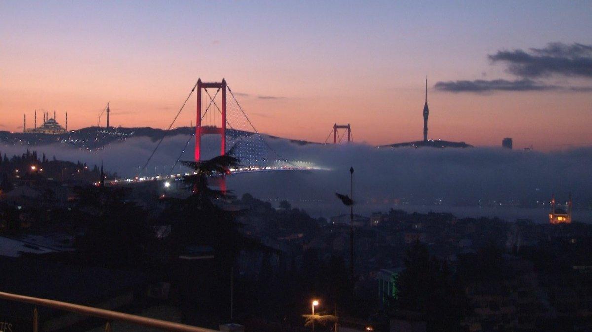İstanbul sise büründü, kartpostallık görüntüler oluştu