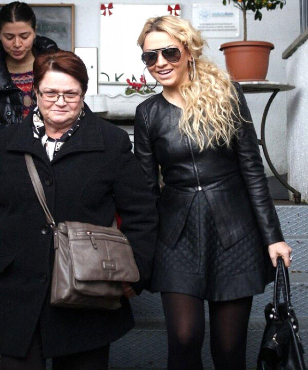 Hadise, koronavirüse yakalandı