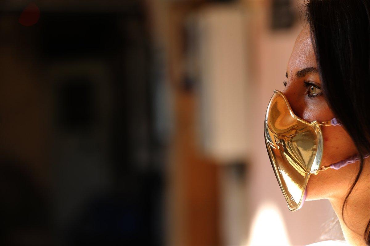 altın ve gümüş maske