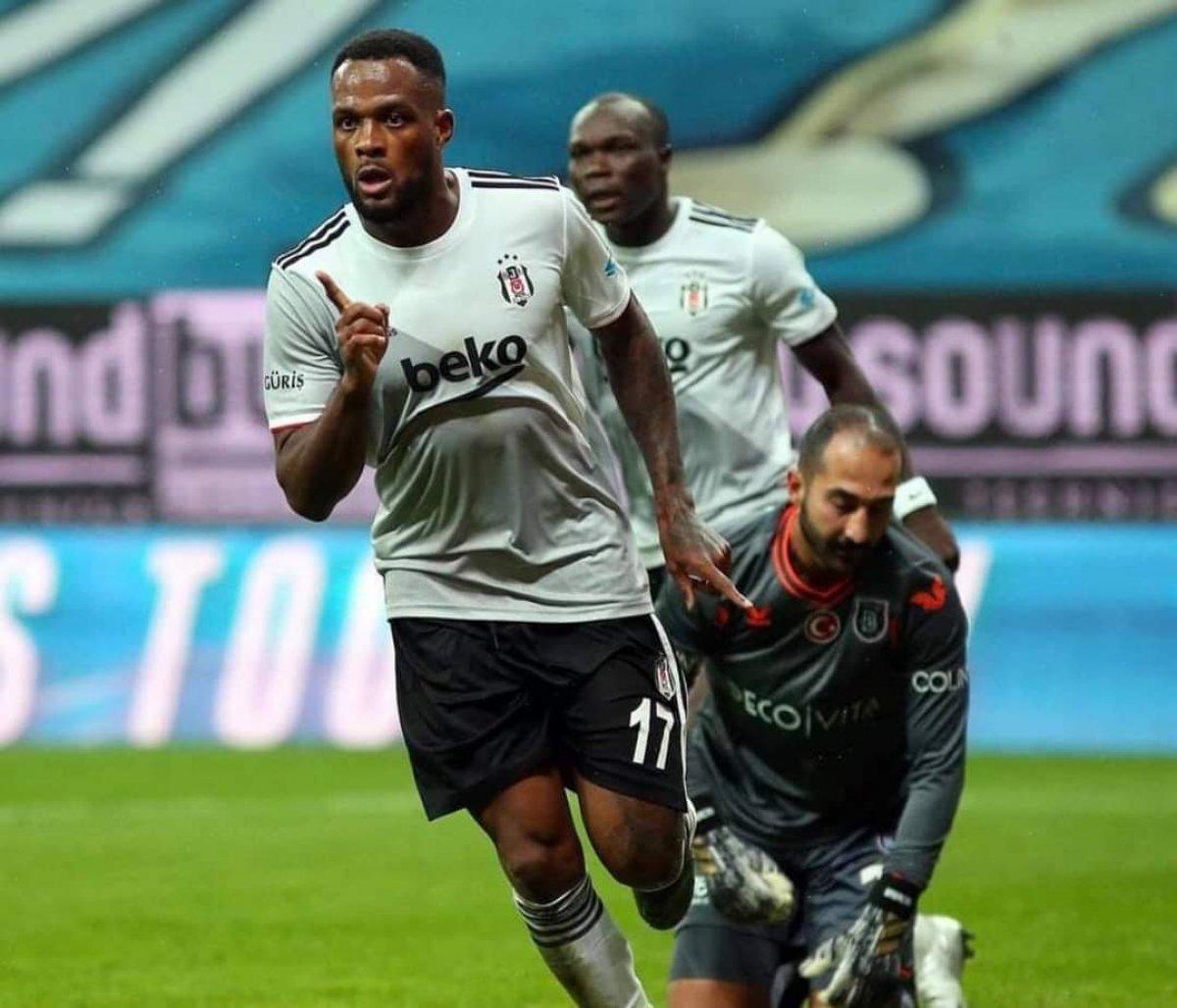 PSV, Cyle Larin'in peşinde