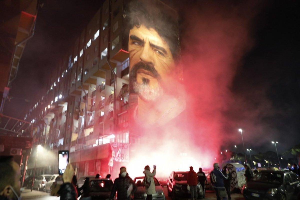 Maradona'nın ölümü, Napoli'yi yasa boğdu