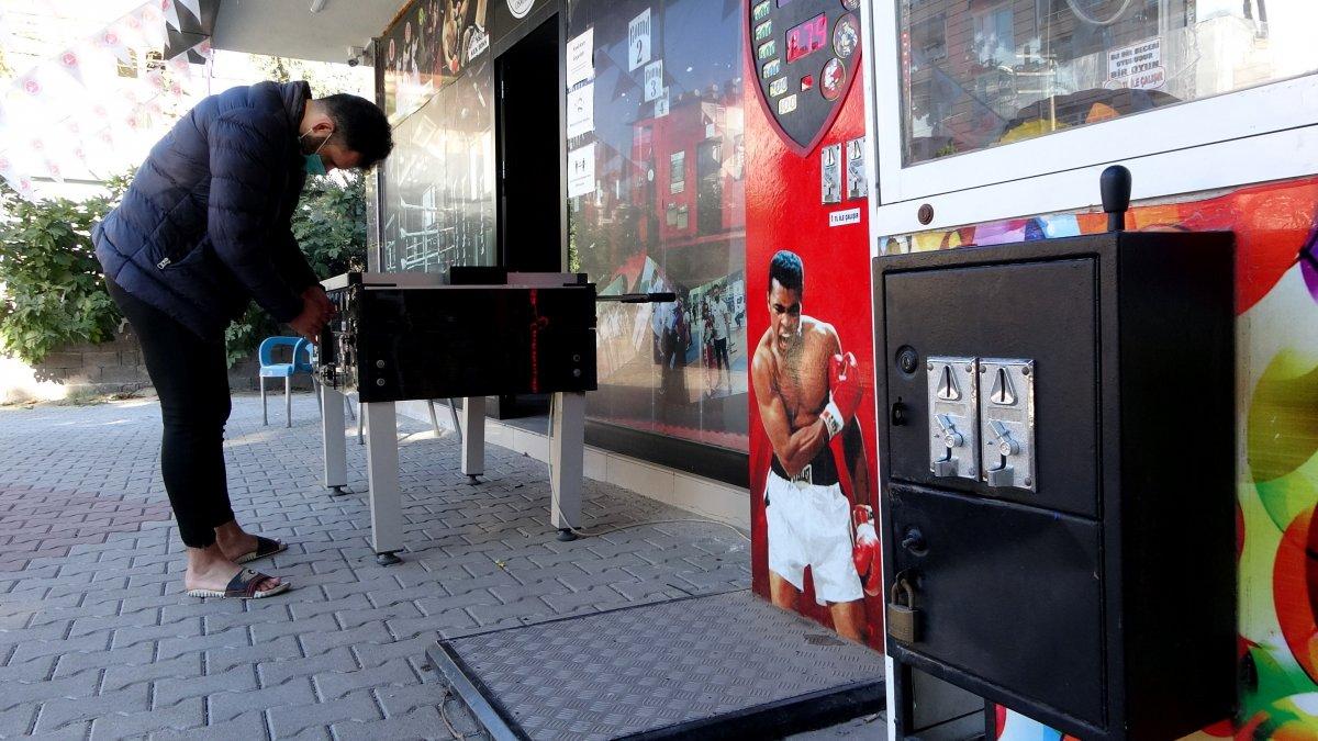 Osmaniye’de hırsızlar, oyun makinesindeki bozuk paraları çaldı