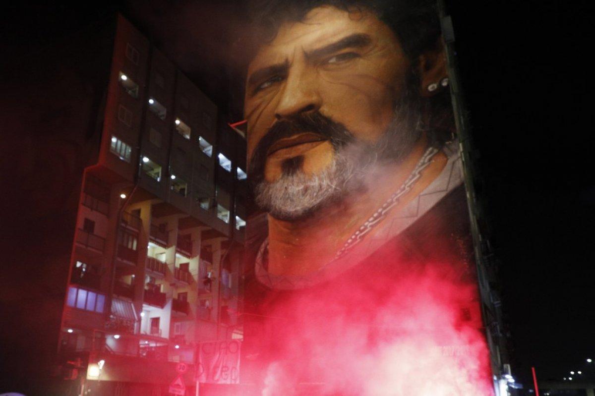 Maradona'nın ölümü, Napoli'yi yasa boğdu