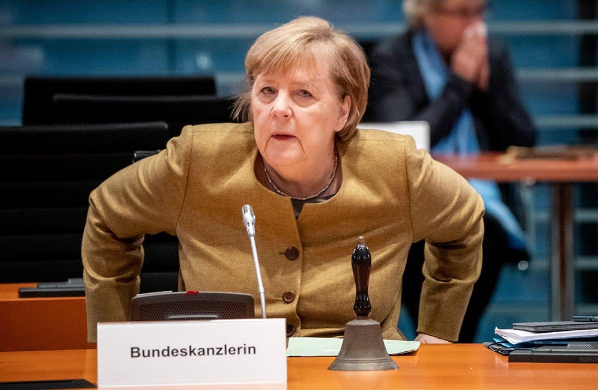 Almanya’da Başbakanlık binasına araçla saldırı girişimi