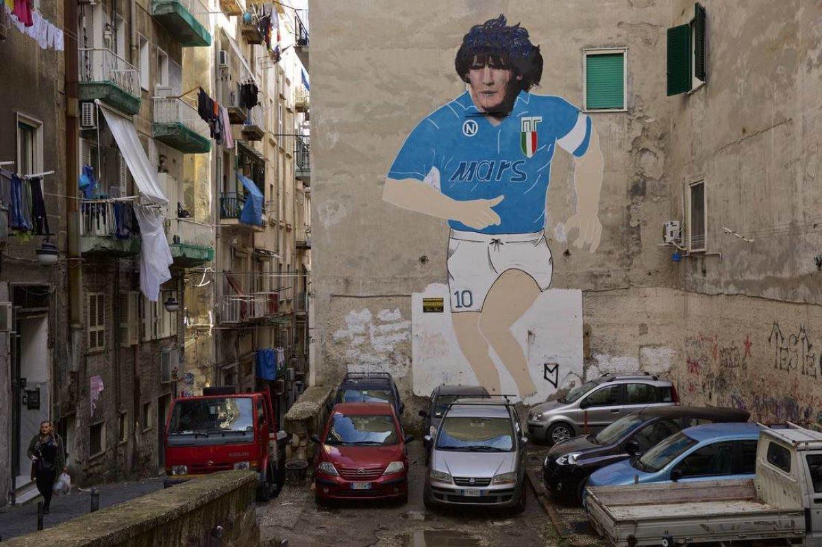 Maradona'nın ölümü, Napoli'yi yasa boğdu