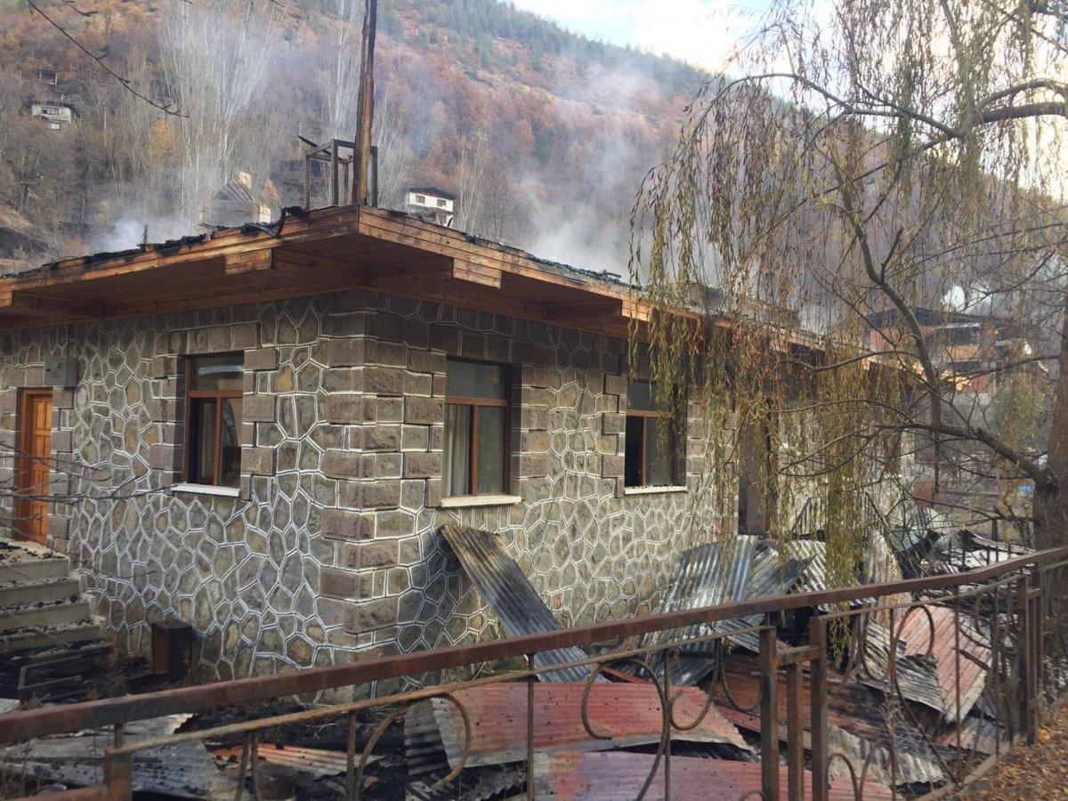 Yusufeli'nin Barhal köyünde korkutan yangın