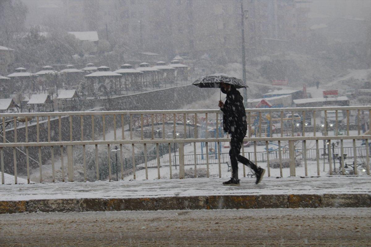 Şemdinli'de kar yağışı
