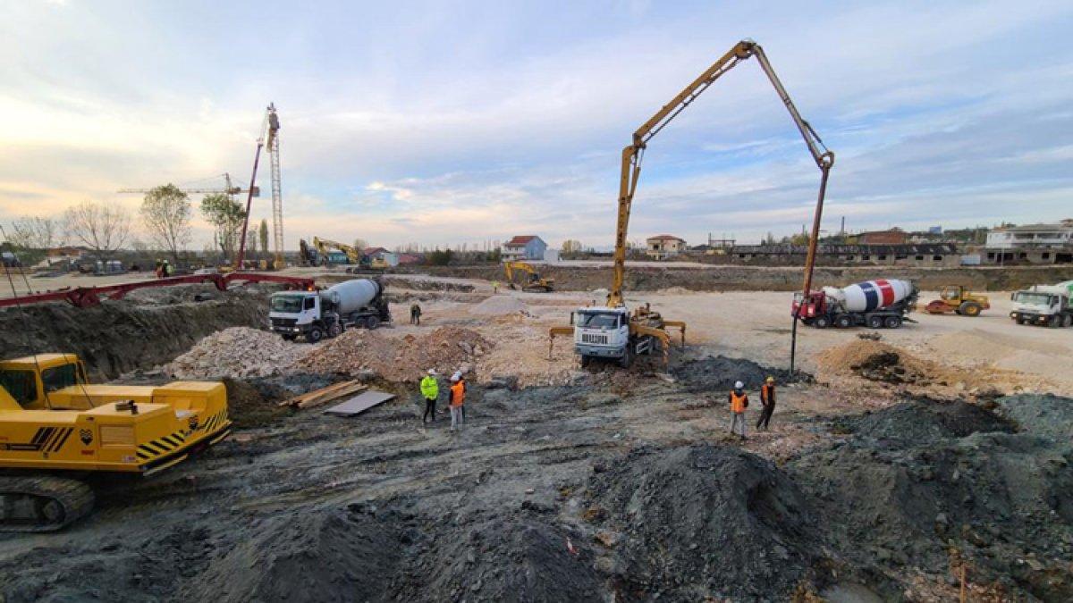 Arnavutluk Başbakanı, Türkiye'nin inşa edeceği deprem konutlarını övdü