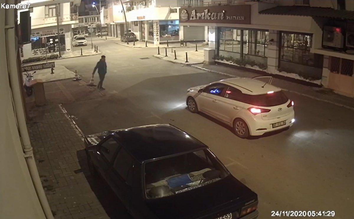 Antalya'da çaldığı dubayı aracının üstüne koydu