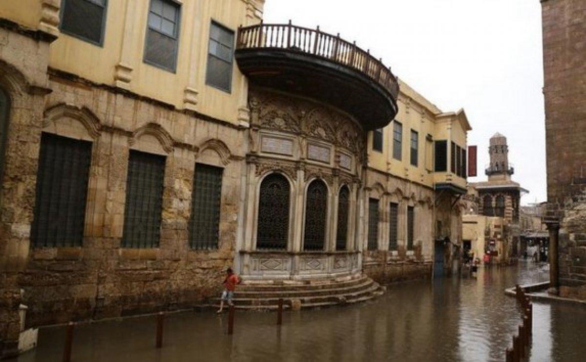 Mısır'da şiddetli sağanaklar nedeniyle 7 kentte eğitime ara verildi