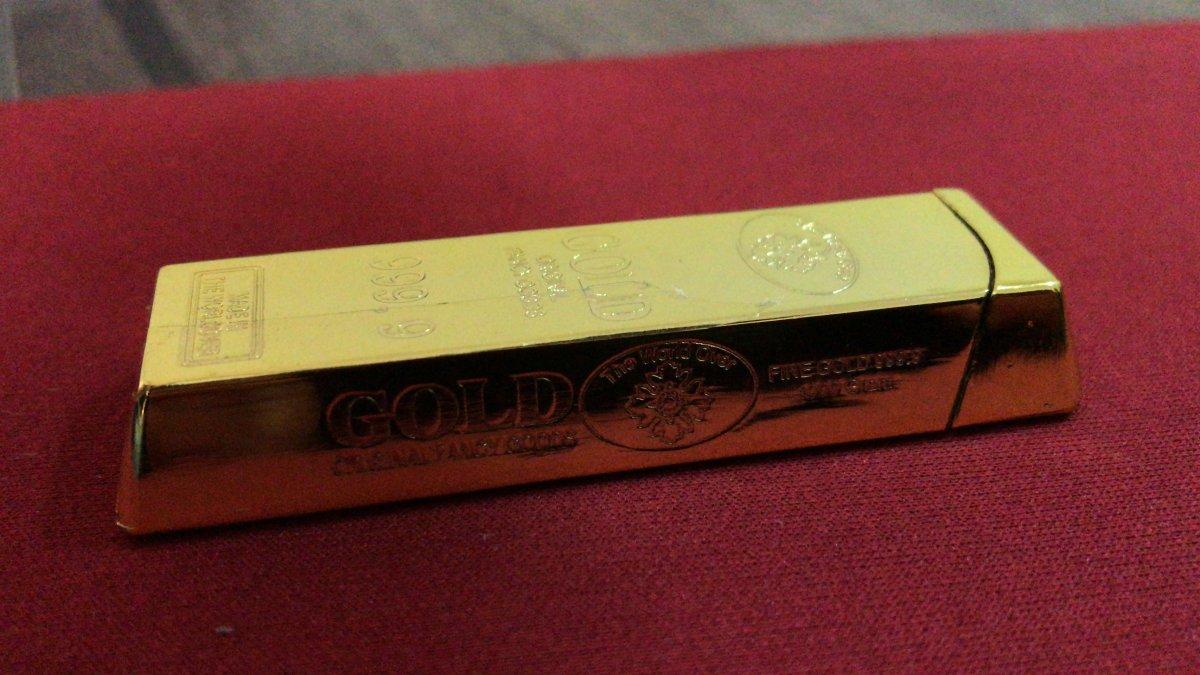 Mersin'de sarı renkli çakmak, külçe altın diye satıldı