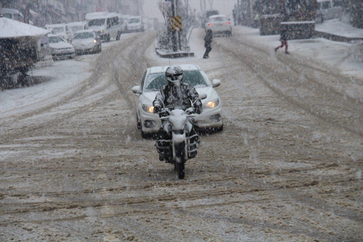 Şemdinli'de kar yağışı
