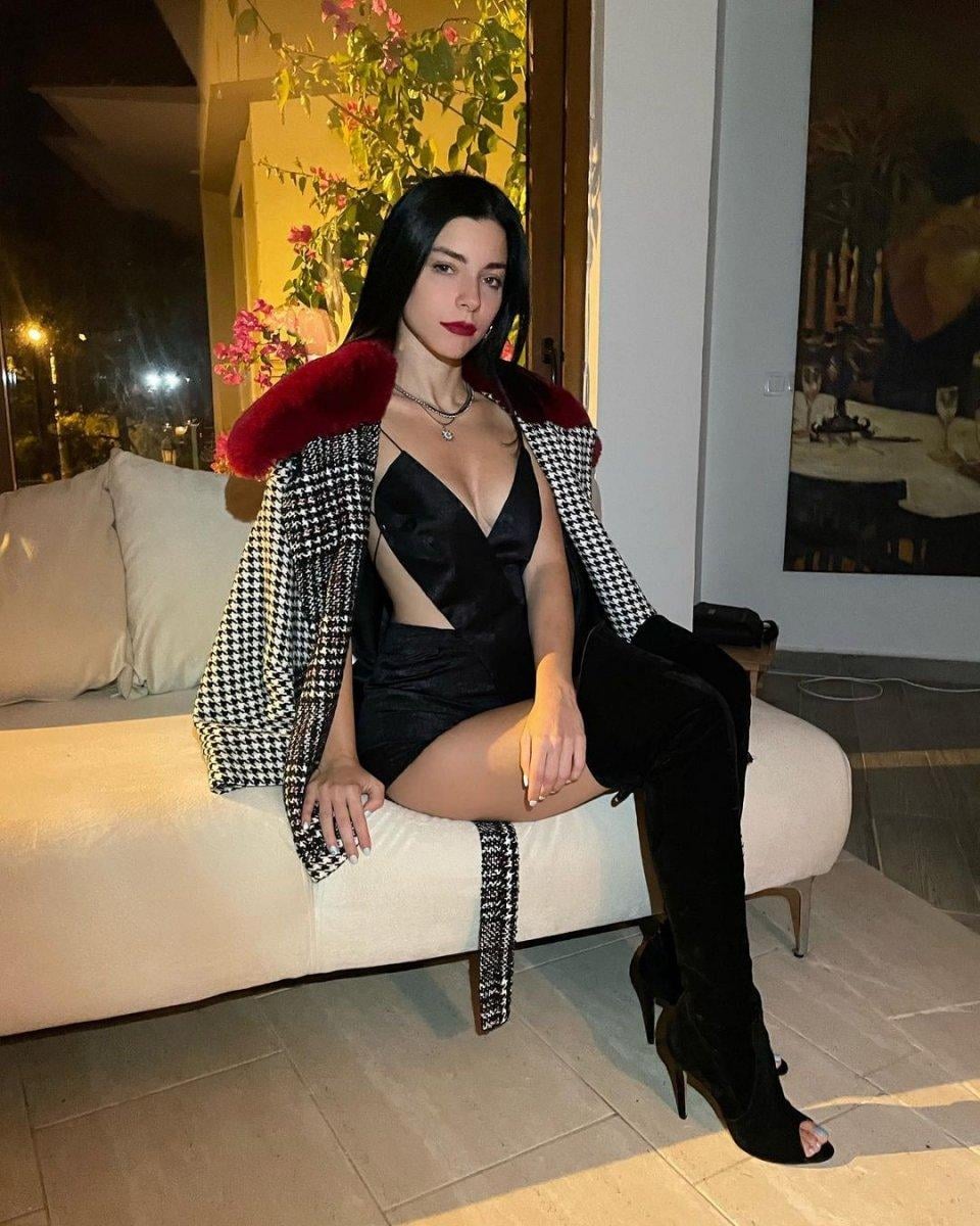 Merve Boluğur'dan cesur pozlar