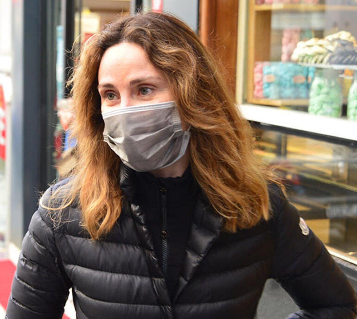 Demet Şener, makyajsız