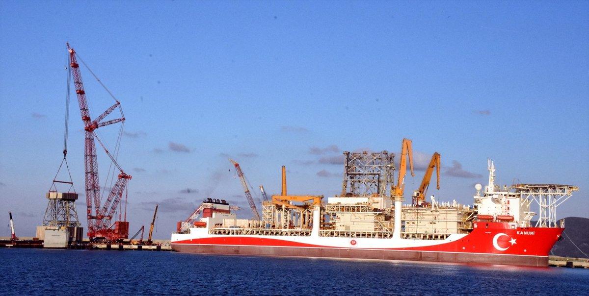 Kanuni sondaj gemisinde kule montajı başladı