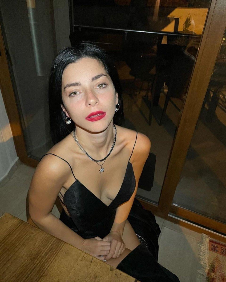 Merve Boluğur'dan cesur pozlar